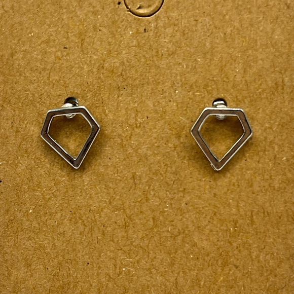 Different shaped silver stud earrings - Picture 10 of 10